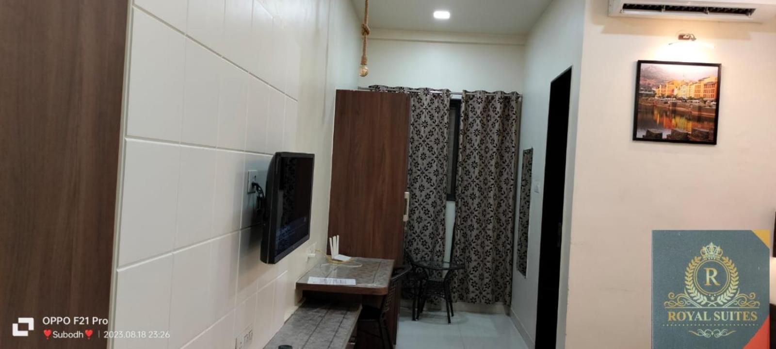 Fabhotel Royal Suits - Nr Mahadji Shinde Chhatri Mundhva Exteriér fotografie