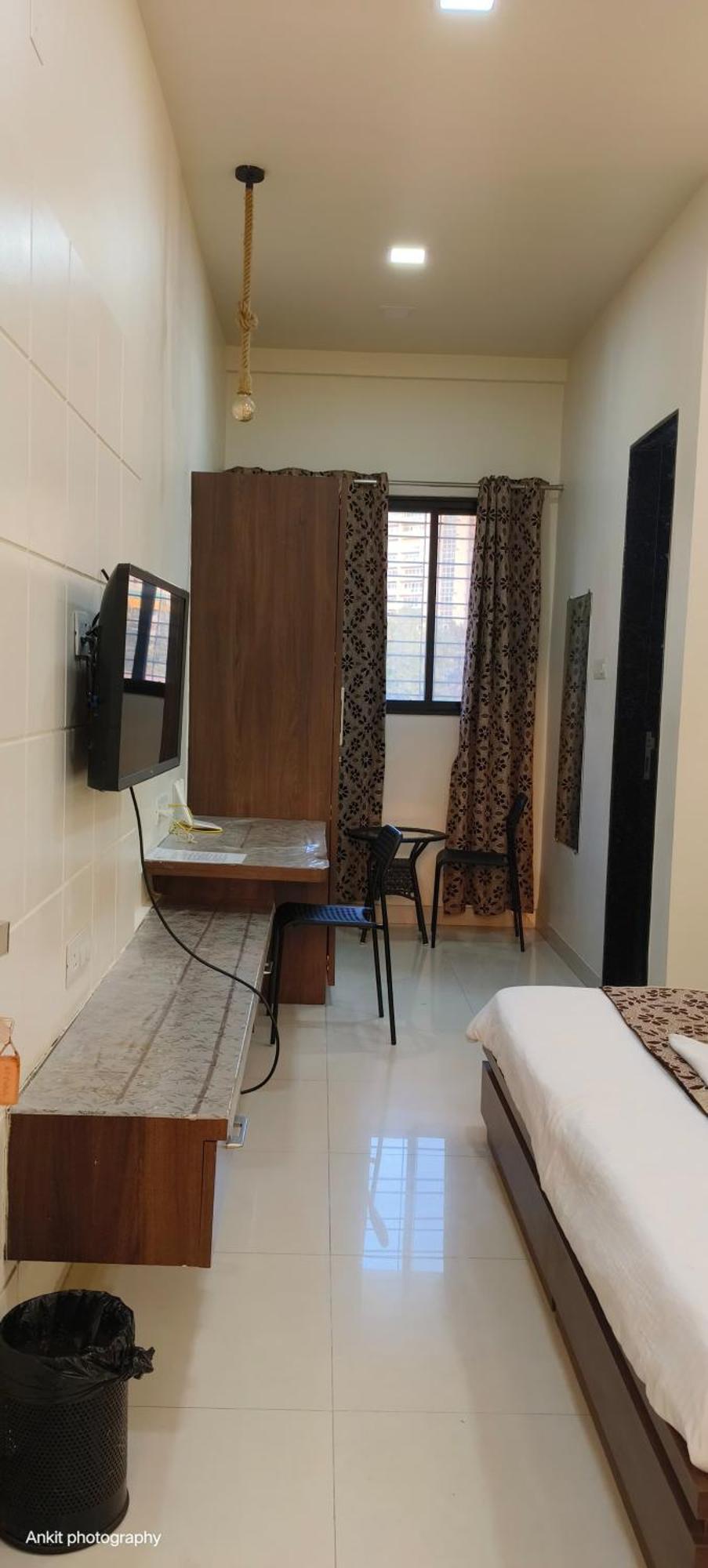 Fabhotel Royal Suits - Nr Mahadji Shinde Chhatri Mundhva Exteriér fotografie