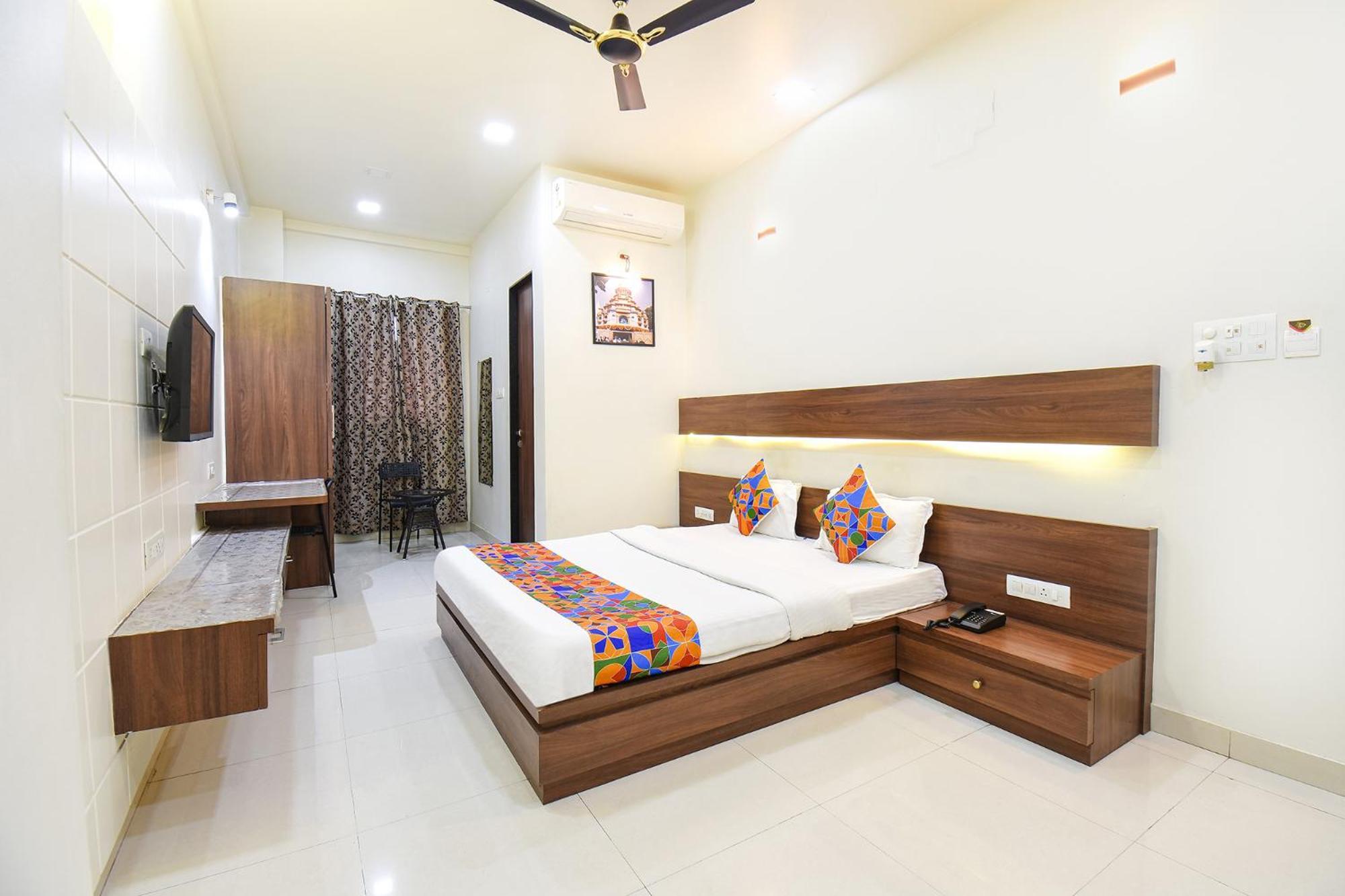 Fabhotel Royal Suits - Nr Mahadji Shinde Chhatri Mundhva Exteriér fotografie